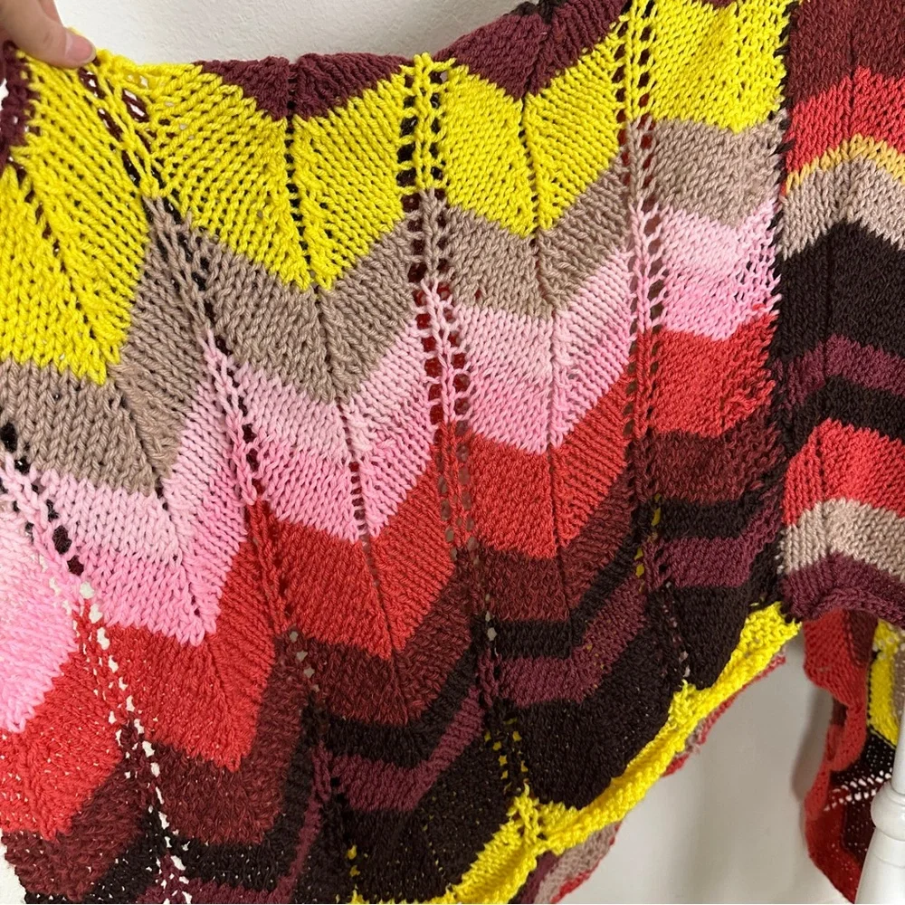VINTAGE Handmade Crochet Zig Zag Poncho - Picture 6 of 6